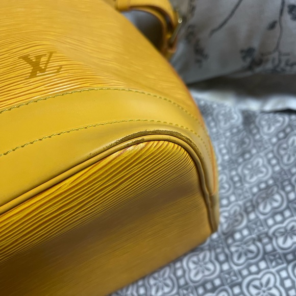 Louis Vuitton Petit Noe Epi Drawstring Shoulder bag with match Epi Agenda PM - Picture 5 of 17